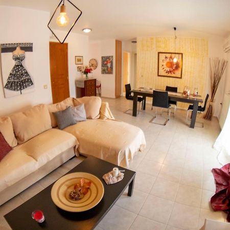 A Quiet Apartment Close To The Sea Гувес Екстериор снимка
