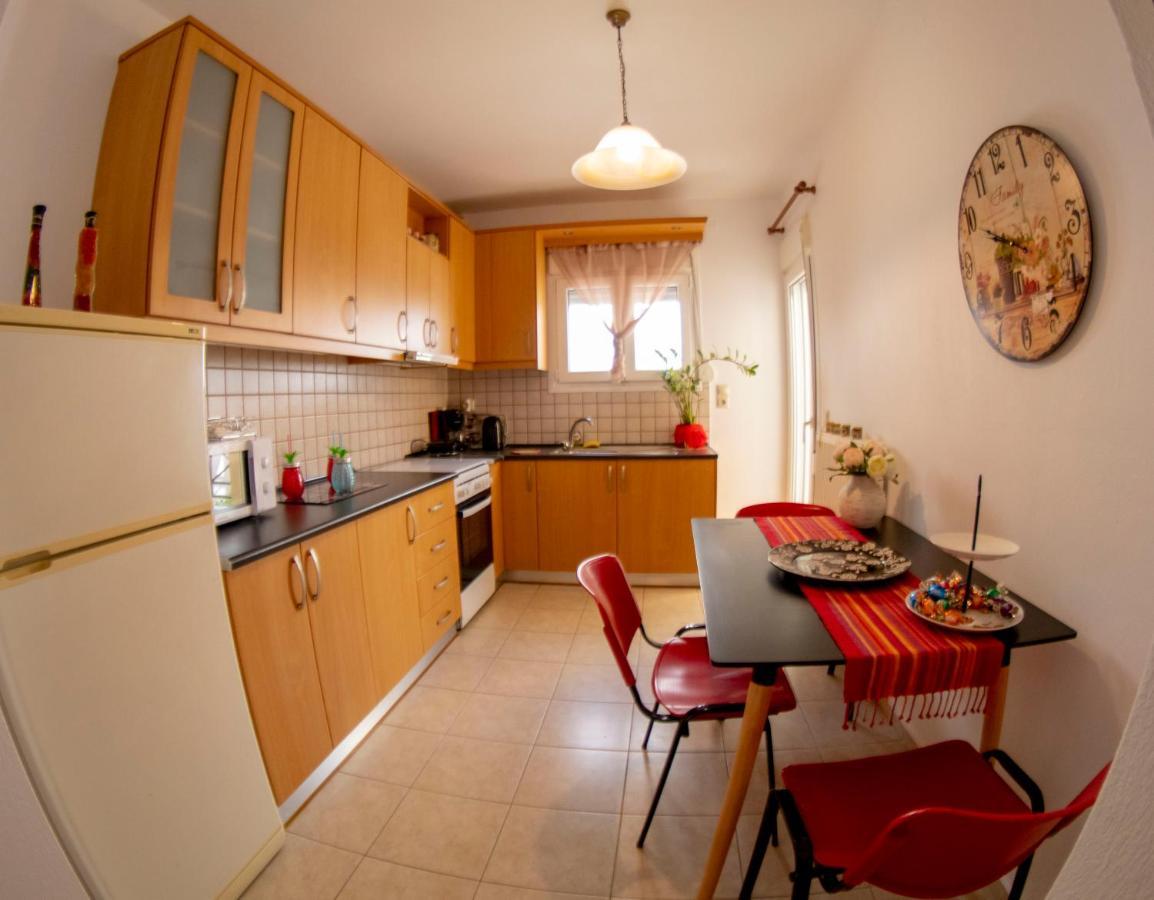 A Quiet Apartment Close To The Sea Гувес Екстериор снимка