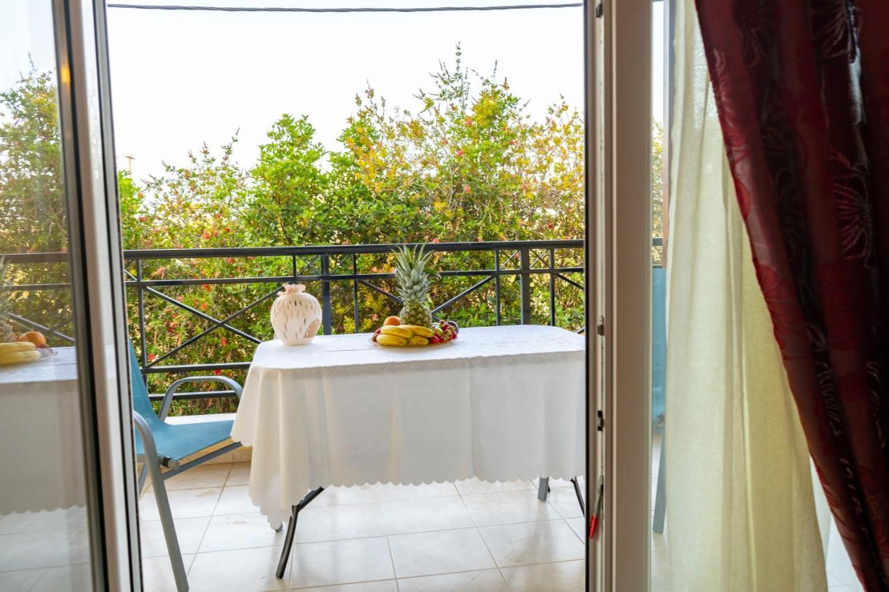 A Quiet Apartment Close To The Sea Гувес Екстериор снимка